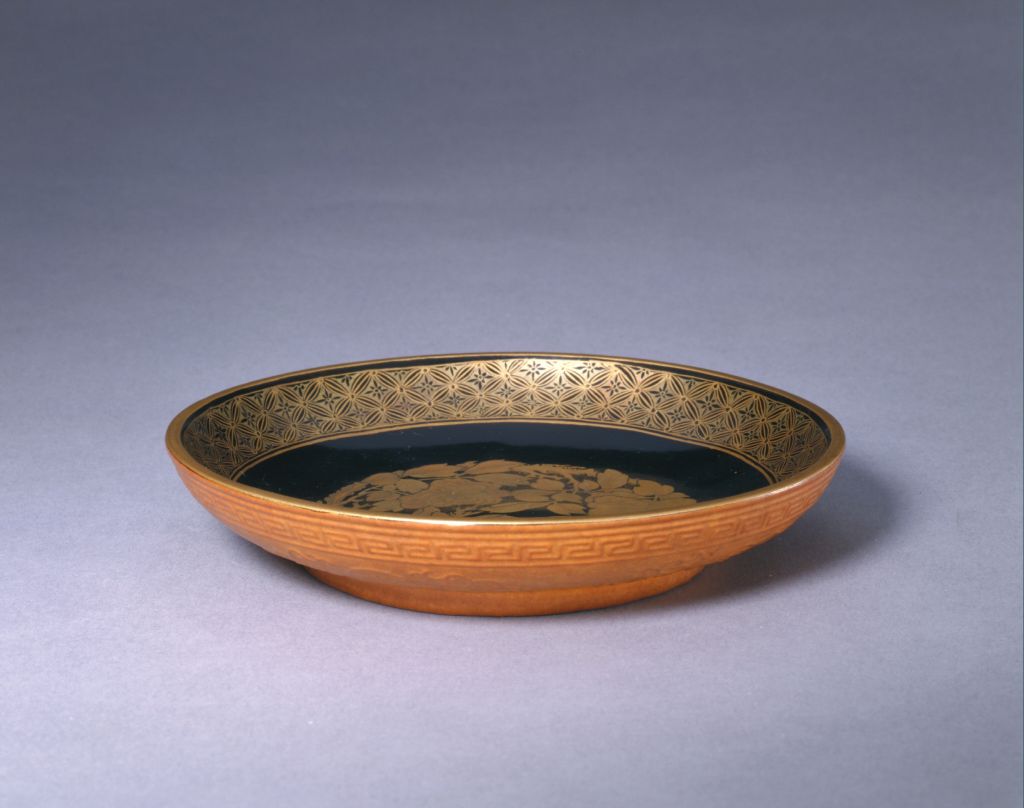 图片[1]-Pao rolled grass pattern round longevity plate-China Archive